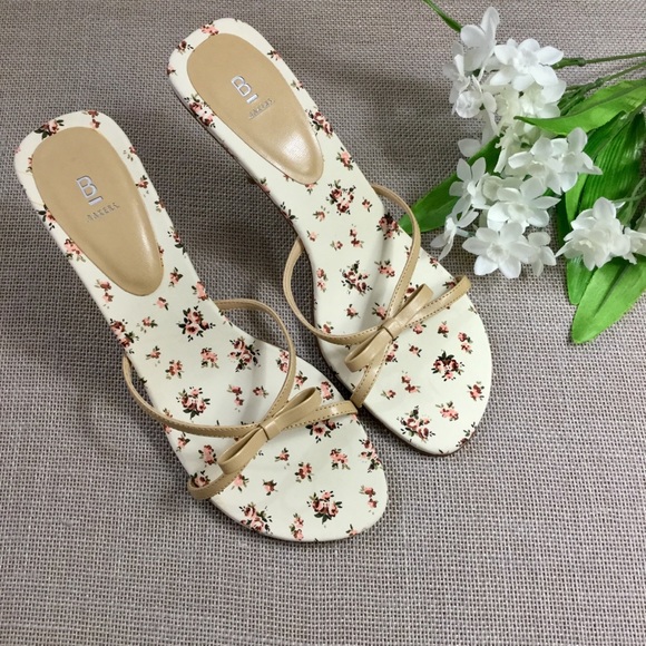 Bakers Shoes - NWOT BAKERS Tan Strappy Bow Sandals Heels